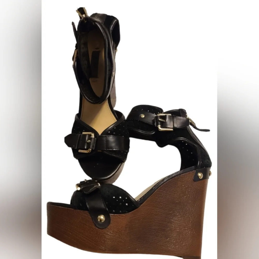 Guess Sandals. - Picture 2 of 6